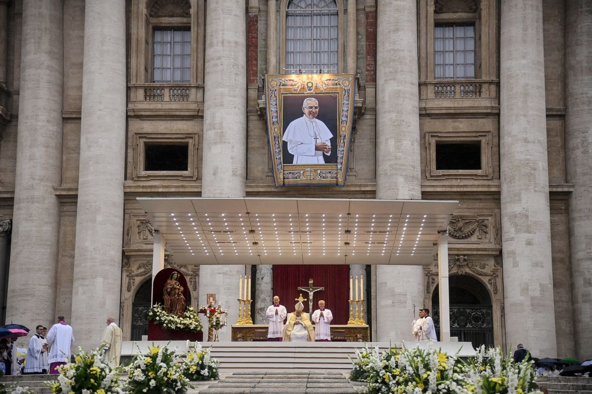 Papa pede Igreja «sorridente» como o beato João Paulo I
