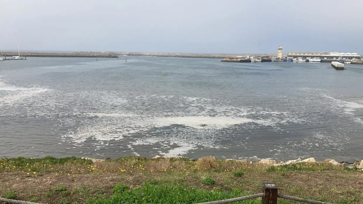 Retirado corpo do mar em praia na Póvoa de Varzim