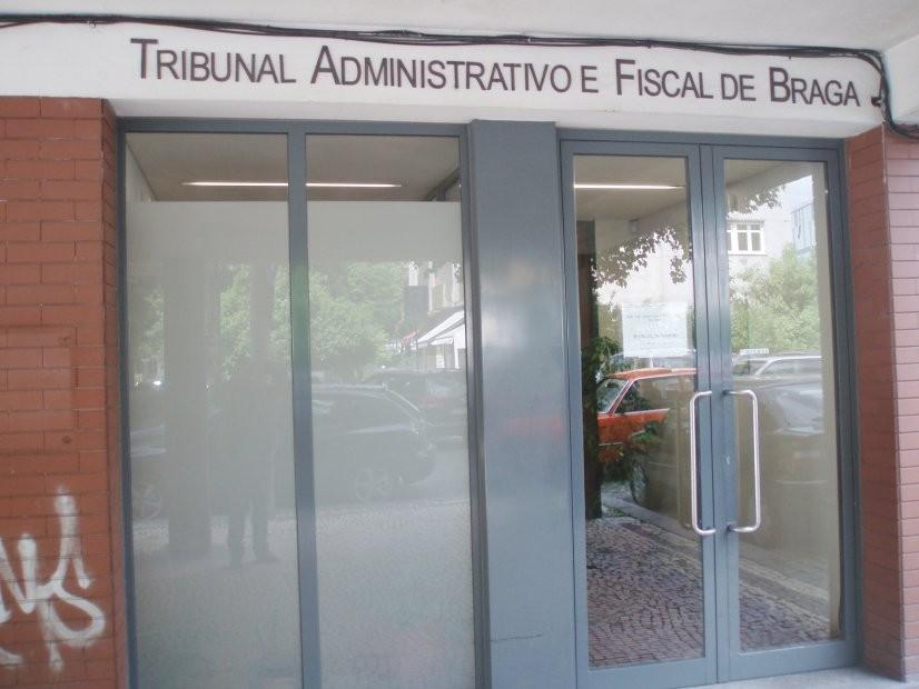 Tentativa de acordo adia julgamento de ação de escola contra Câmara de Amares