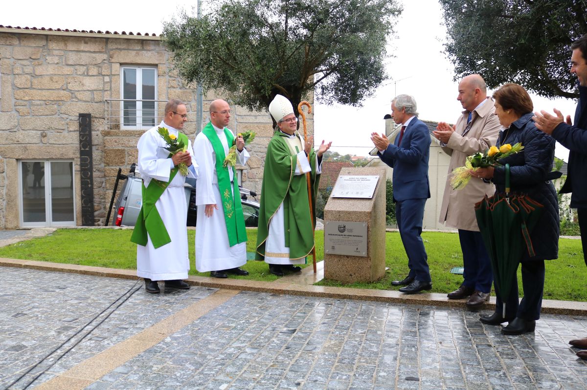 Famalicão requalifica adro da igreja na freguesia mais pequena do concelho