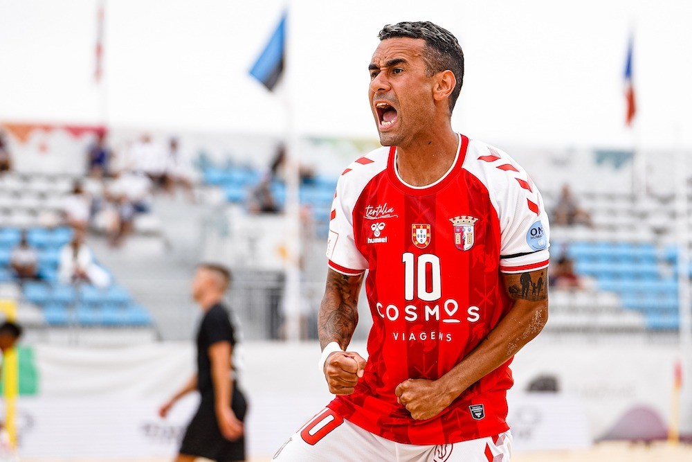 Bê Martins nomeado para melhor do ano no futebol de praia