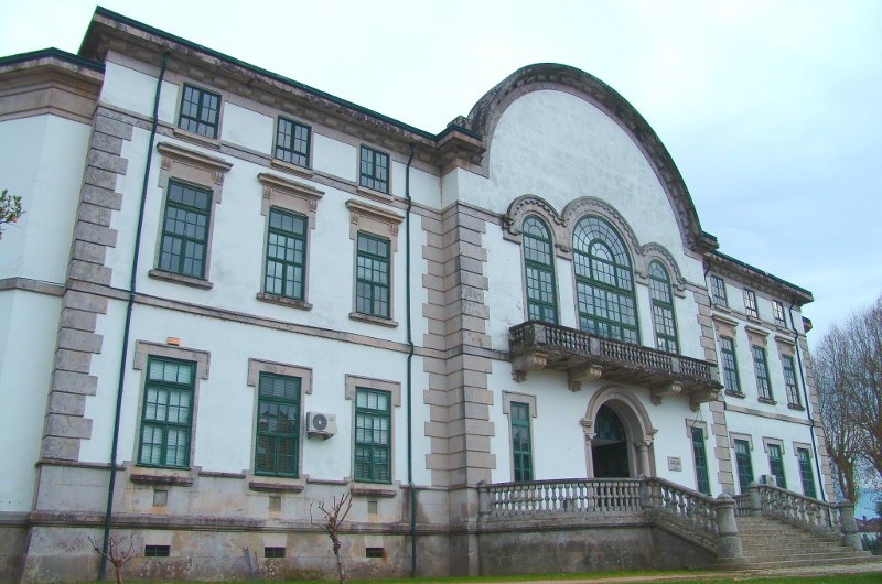 Valença quer comprar antigo Colégio Português por 1,6 milhões de euros
