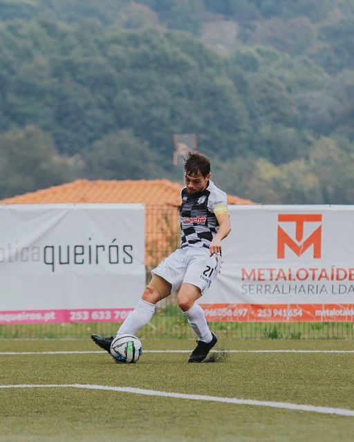 Jeremy fraturou tíbia e perónio