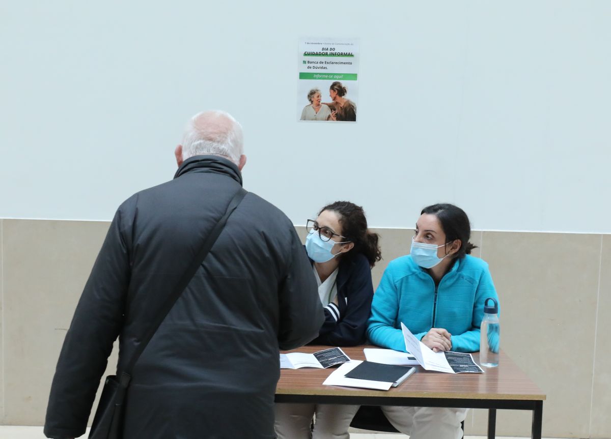 Cuidadores informais precisam de mais informação e apoio legal e económico