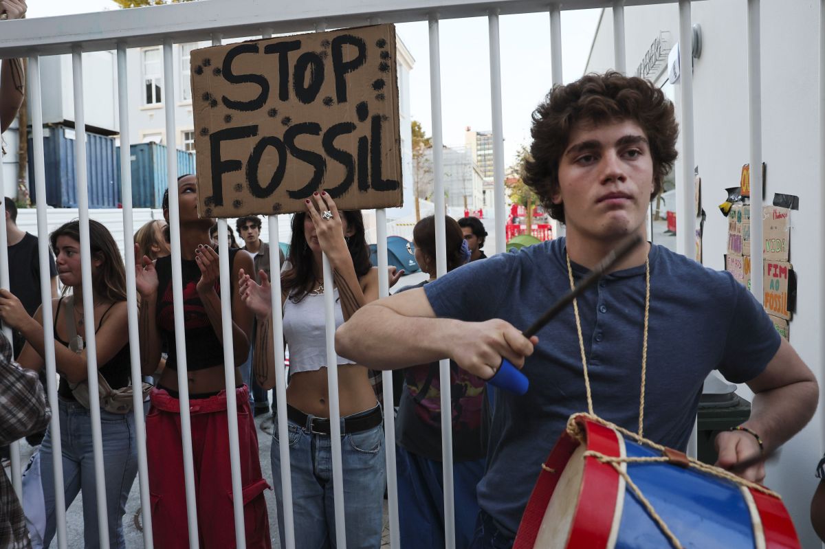 Jovens ativistas pelo clima condenados a multa por desobediência