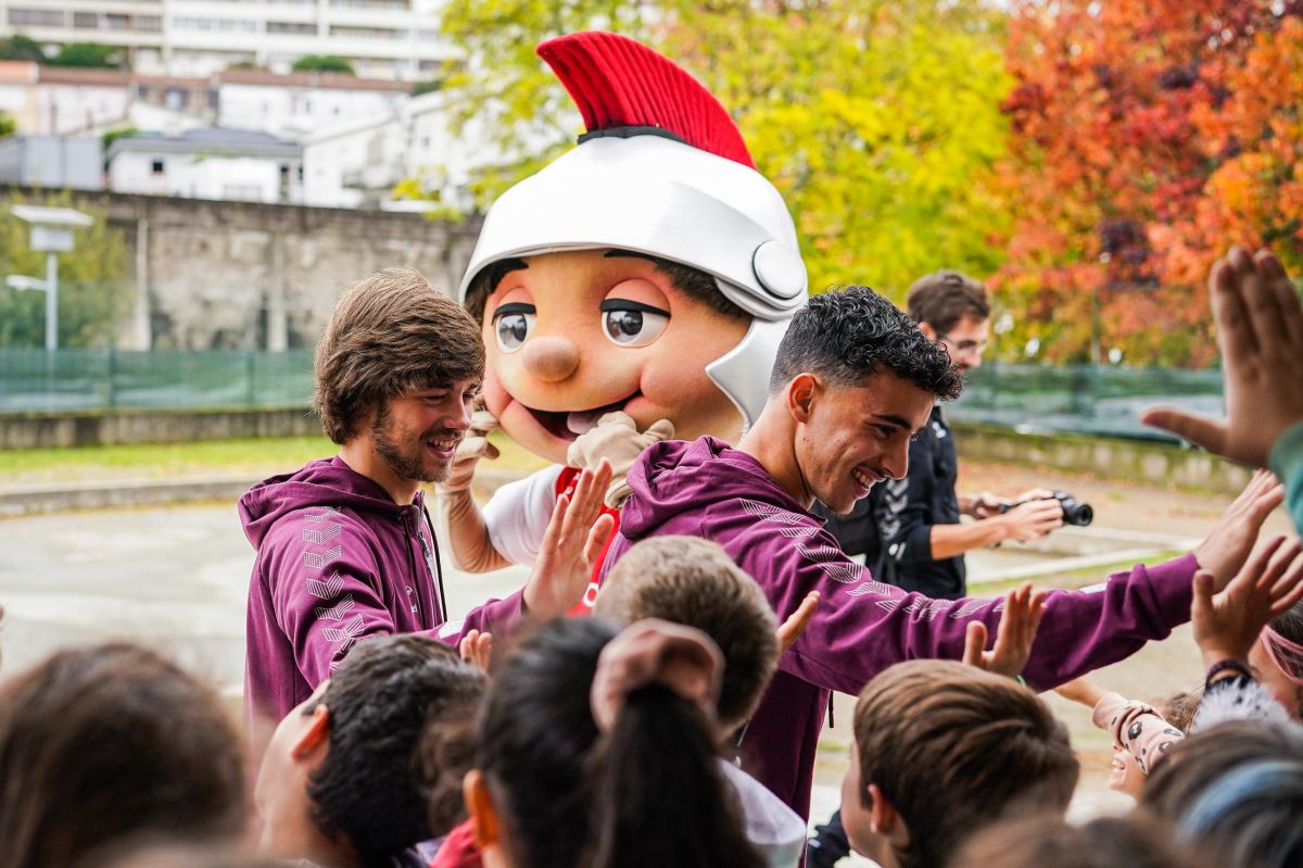 SC Braga entregou material escolar na Escola da Ponte Pedrinha