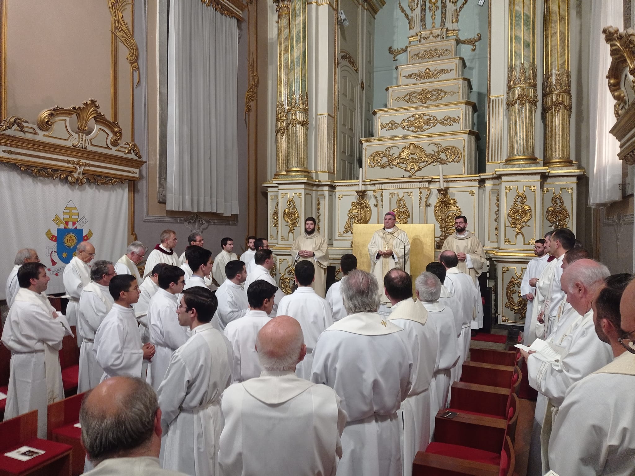 Bispo de Viana pede aos diáconos que ajudem a desanuviar as «nuvens negras» sobre a Igreja