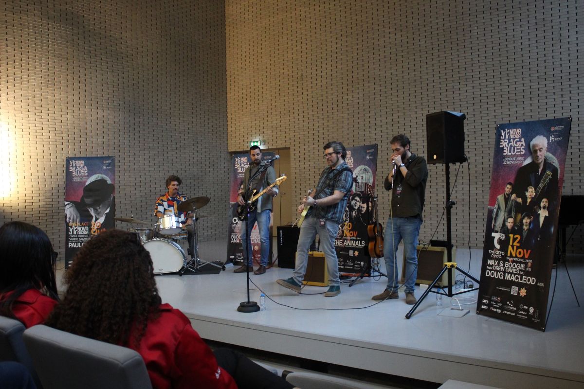 “O Blues vai à escola” desperta nos jovens paixão pela música