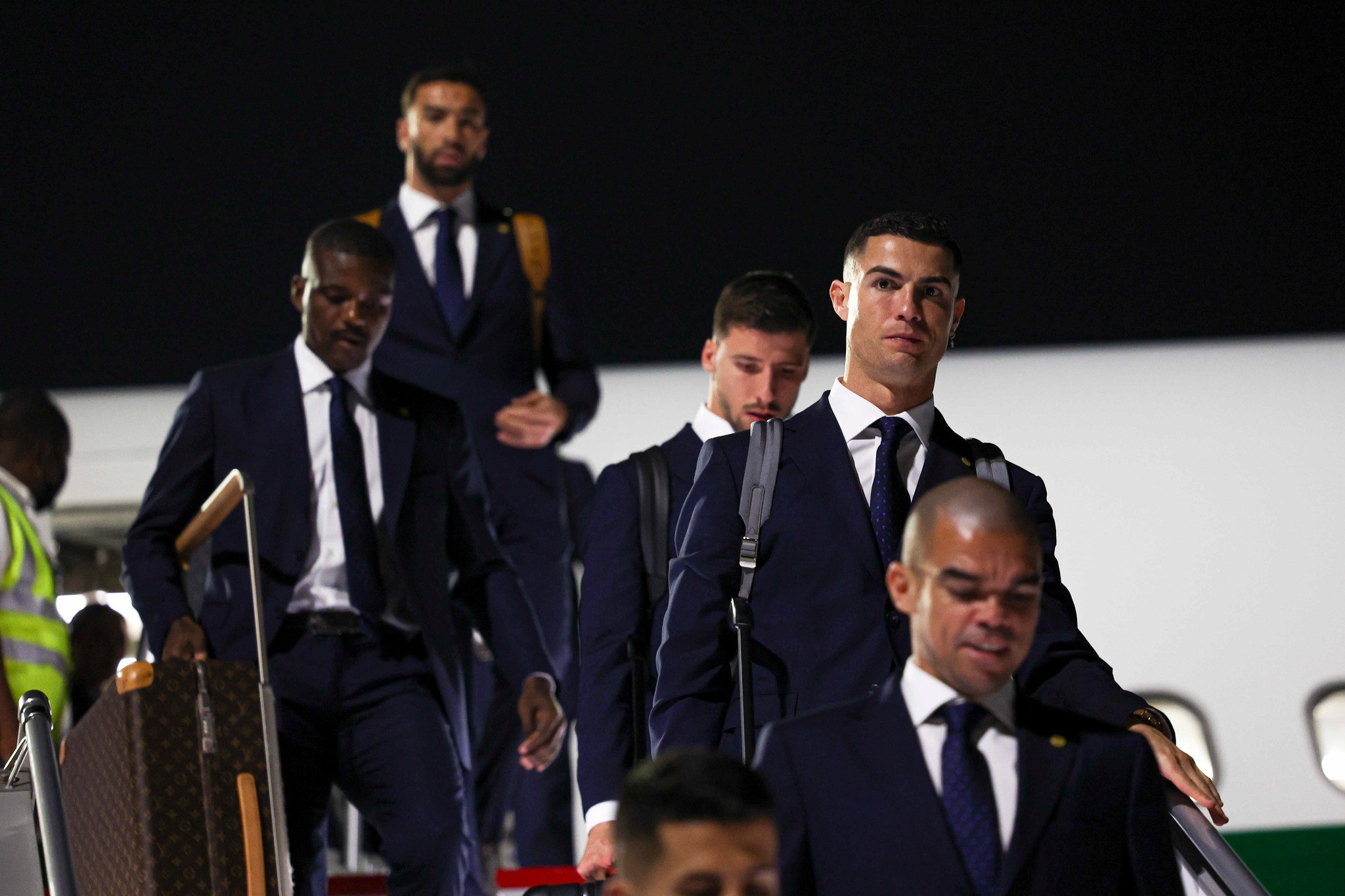 Seis ausentes e Ronaldo sem limitações no primeiro treino no Qatar