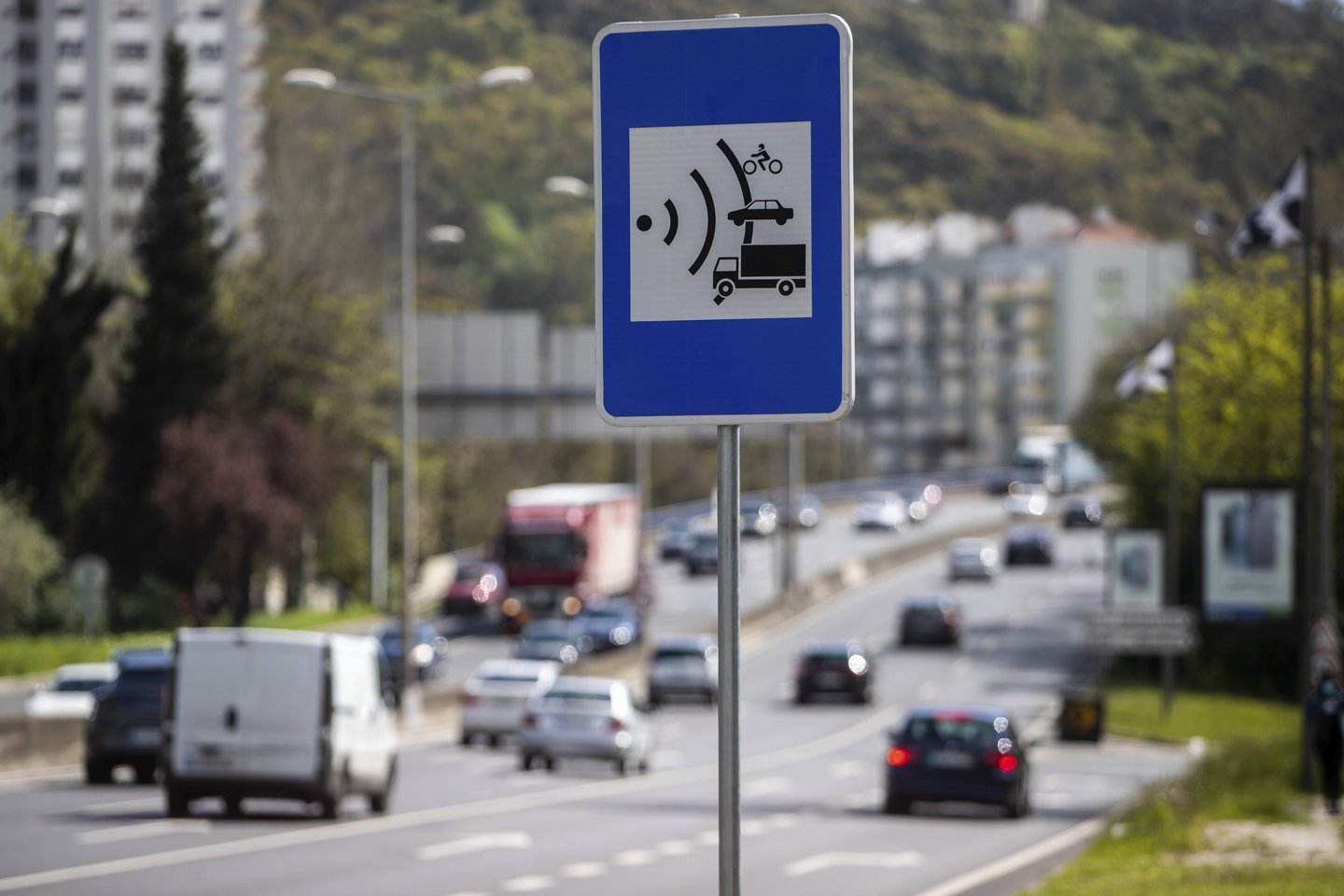 Radares apanham quase 12 mil em excesso de velocidade durante campanha
