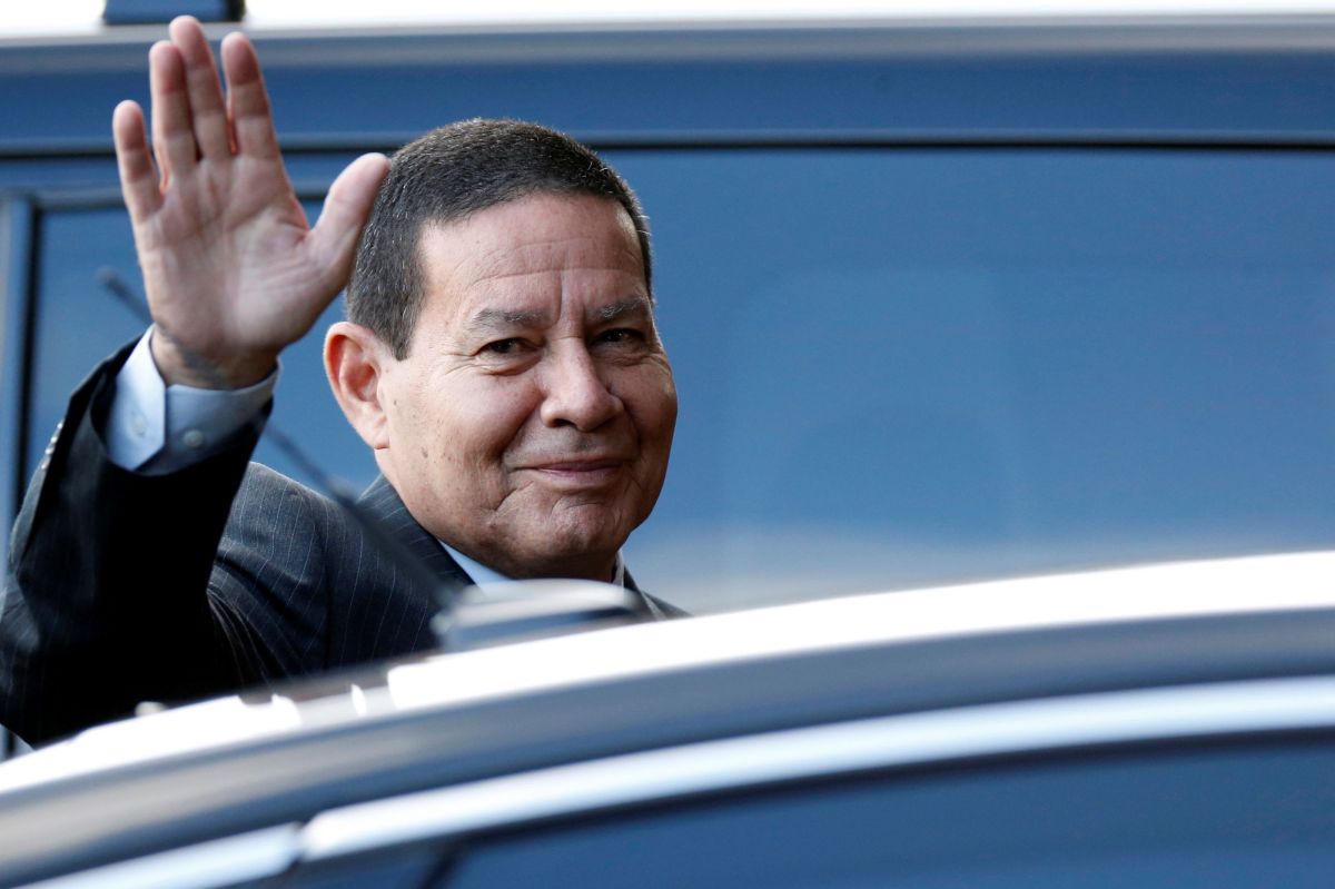 Hamilton Mourão vai priorizar fortalecimento das relações luso-brasileiras