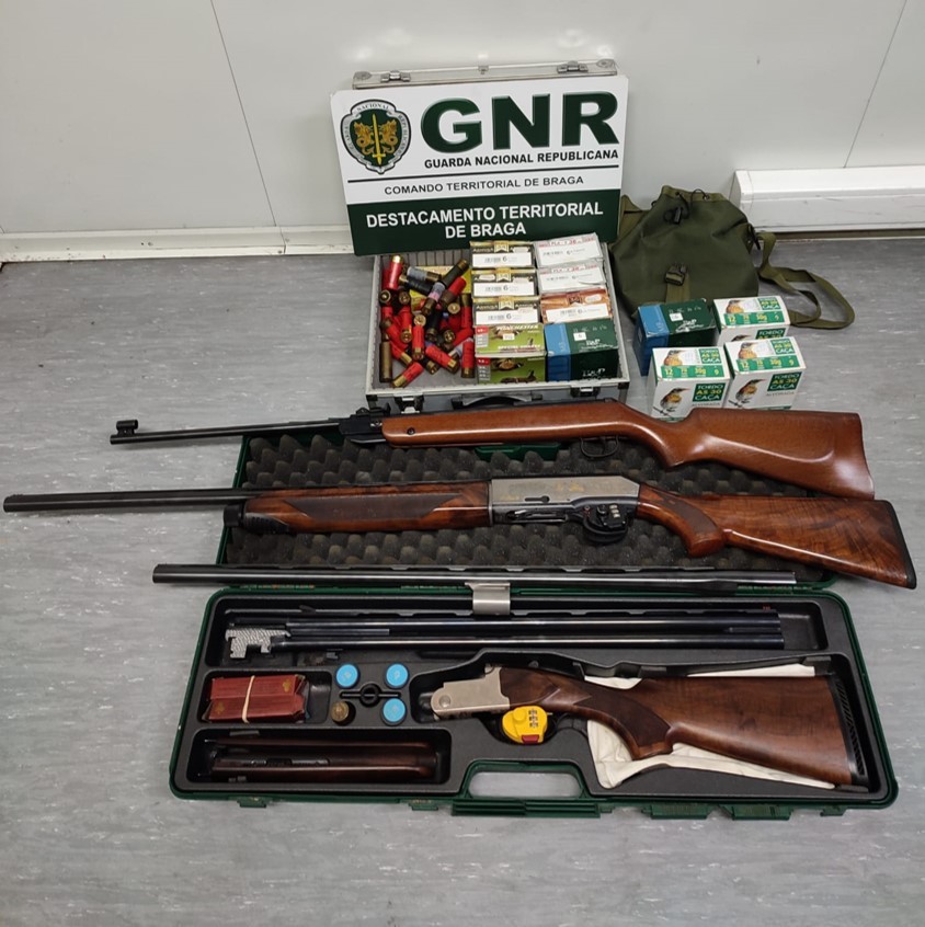 GNR apreende armas e munições pelo crime de ameaças