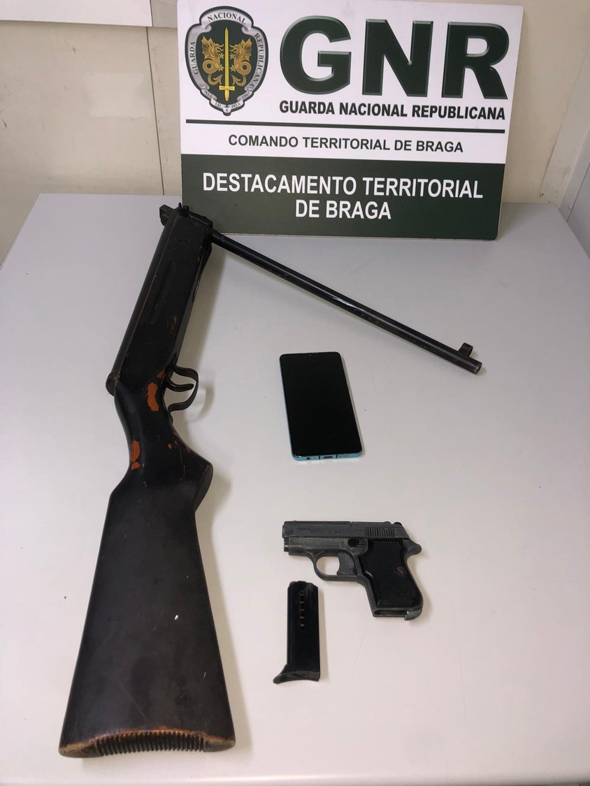 Homem detido por posse ilegal de armas em Braga