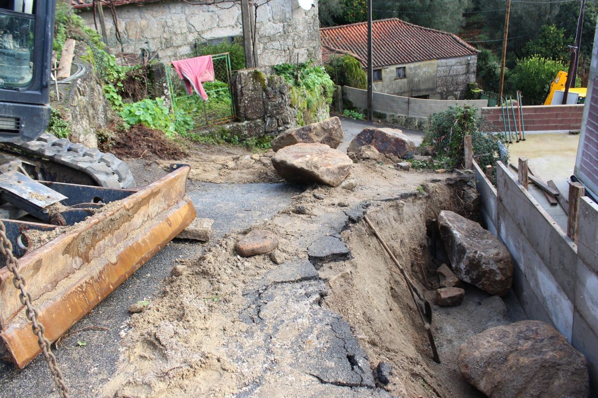 Ponte da Barca reconstrói muro que desabou em Lavradas