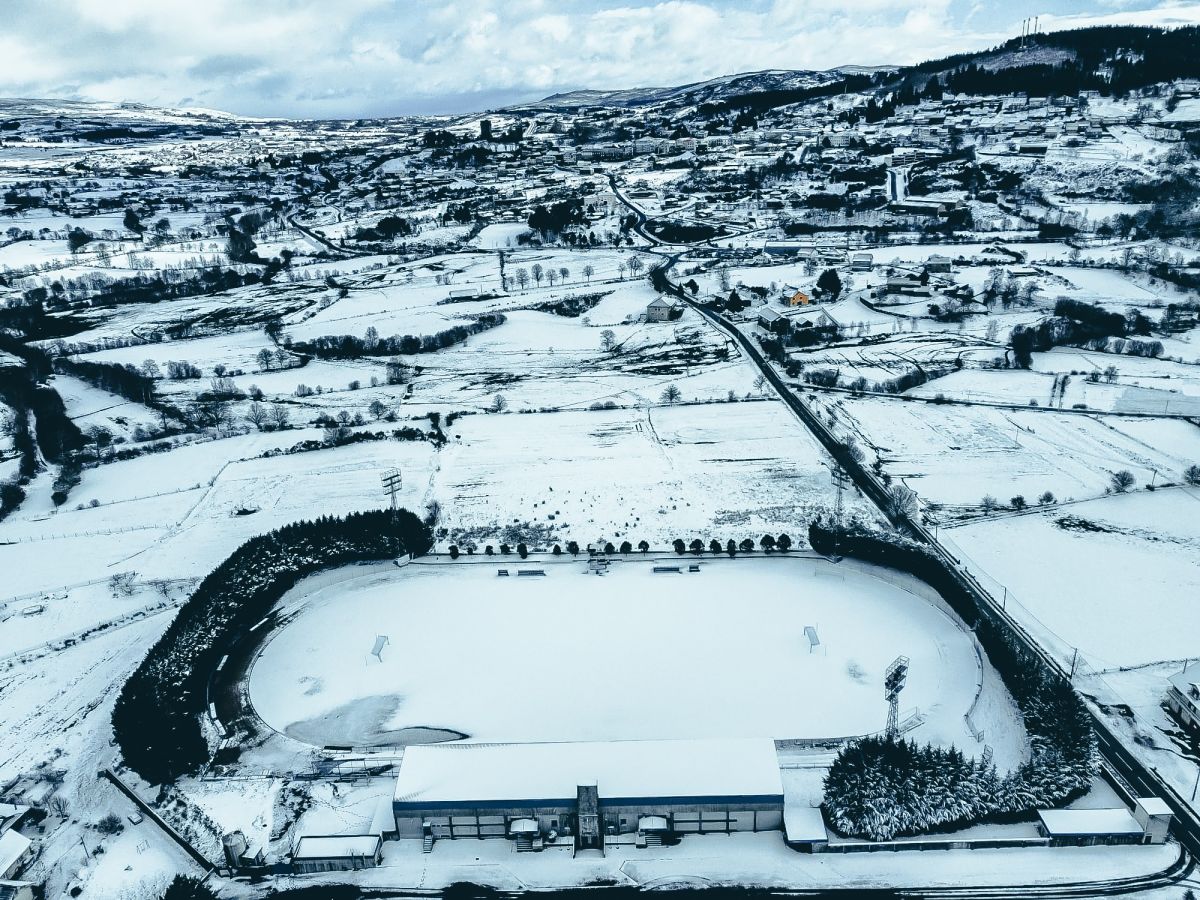 Neve cobriu por completo o Estádio do CDC Montalegre