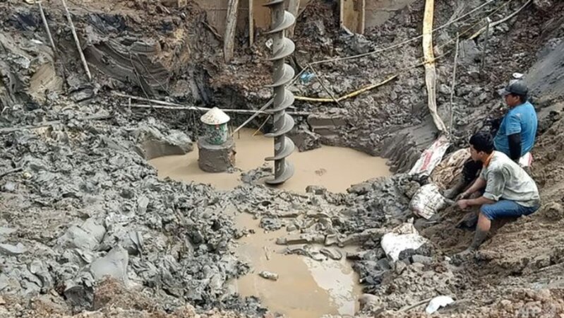 Criança presa em buraco com 35 metros de profundidade no Vietname
