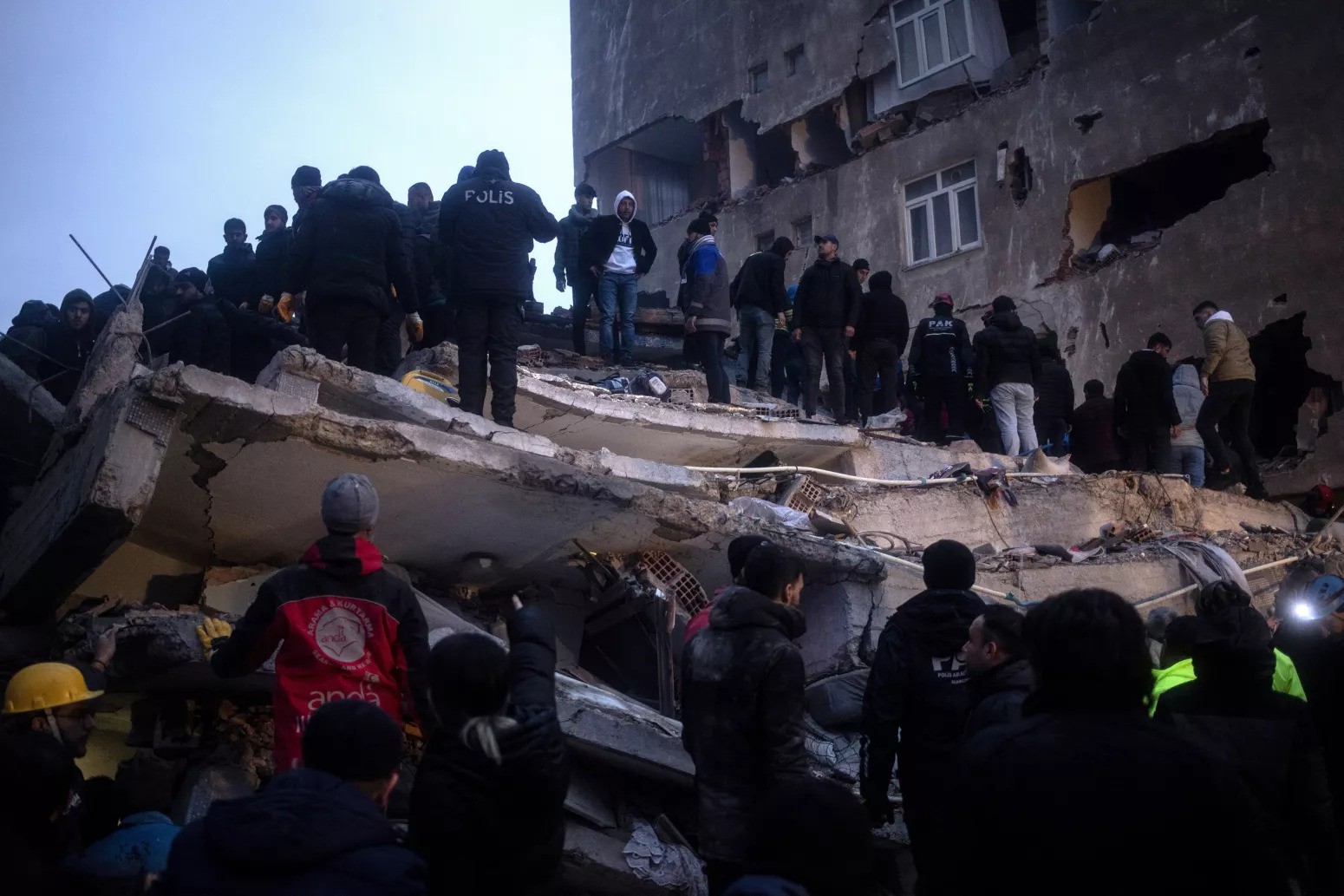 Turquia abalada por novo sismo, de magnitude 6,4, na mesma região