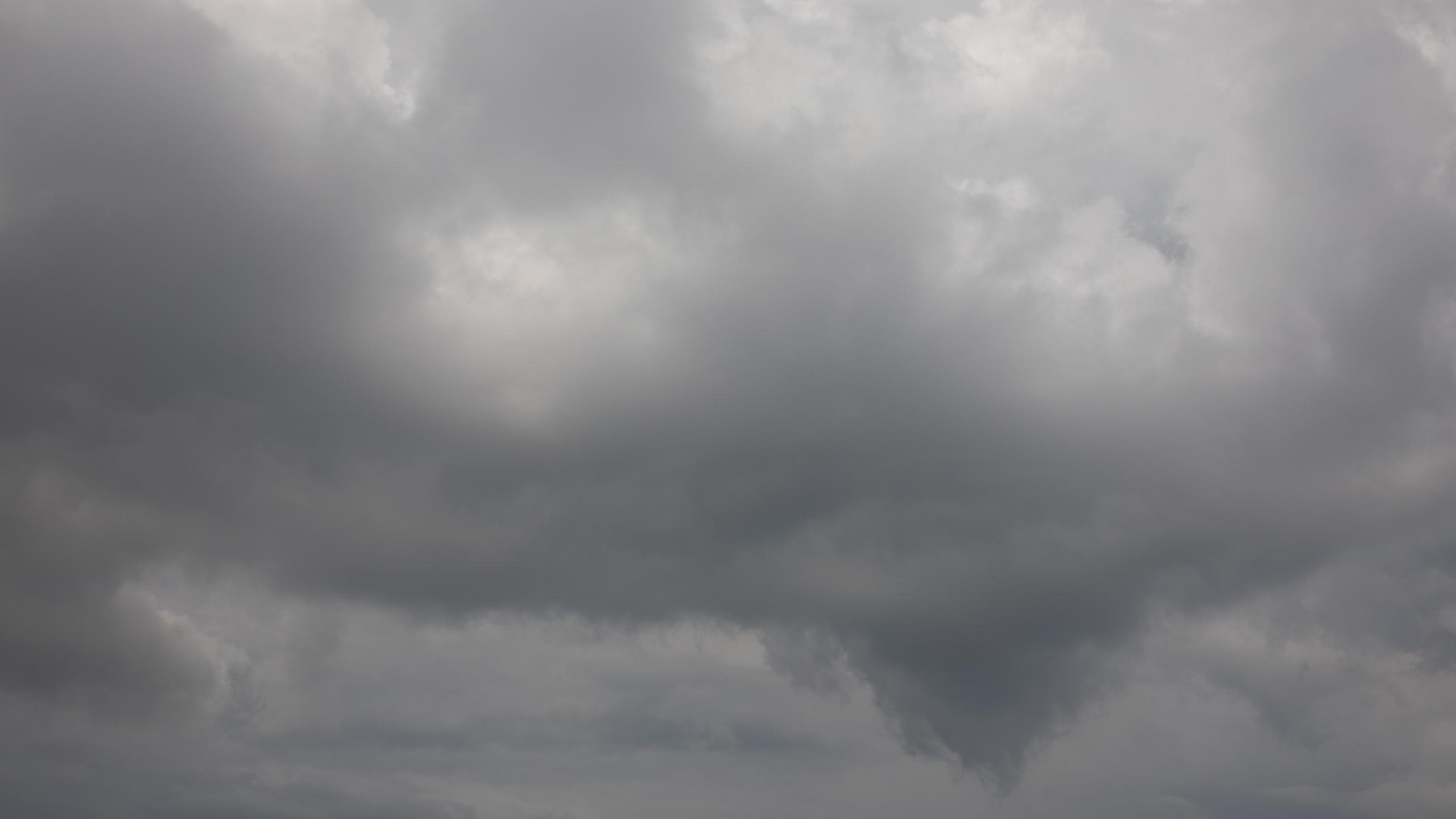 Semana arranca com céu nublado