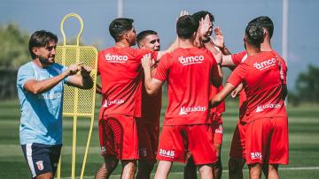 Carlos Vicens viaja hoje com 23 jogadores do SC Braga para a Bulgária