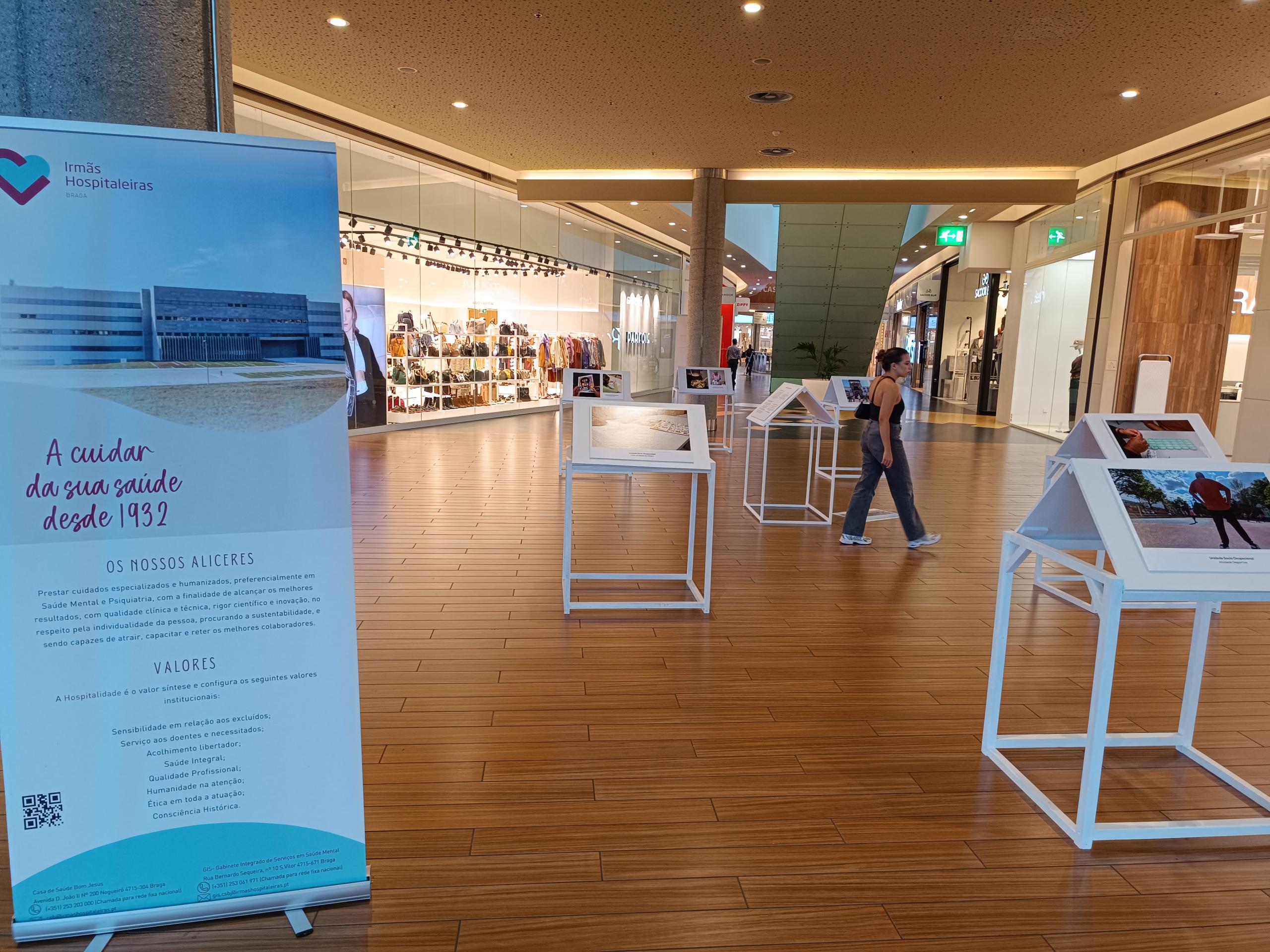 Exposição no Nova Arcada alerta clientes e lojistas sobre desafios da saúde mental