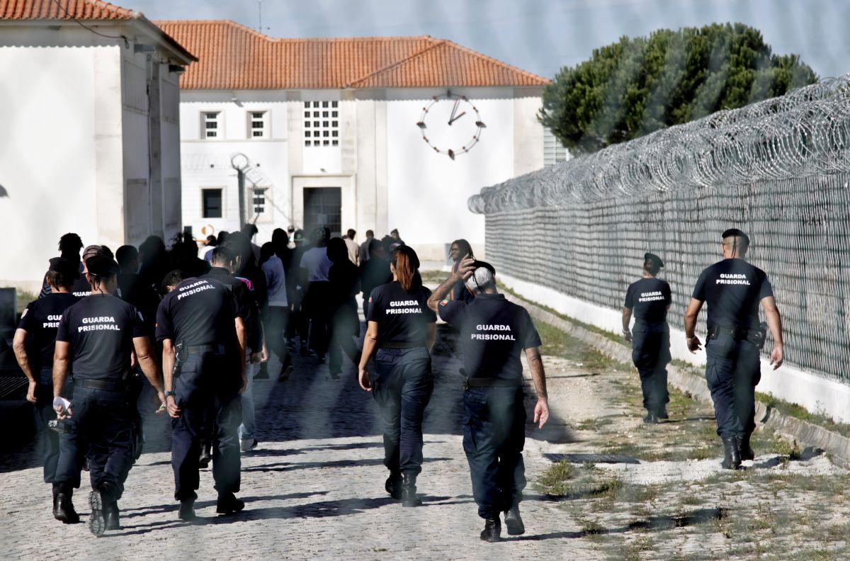 Guardas prisionais iniciaram hoje greve de três dias