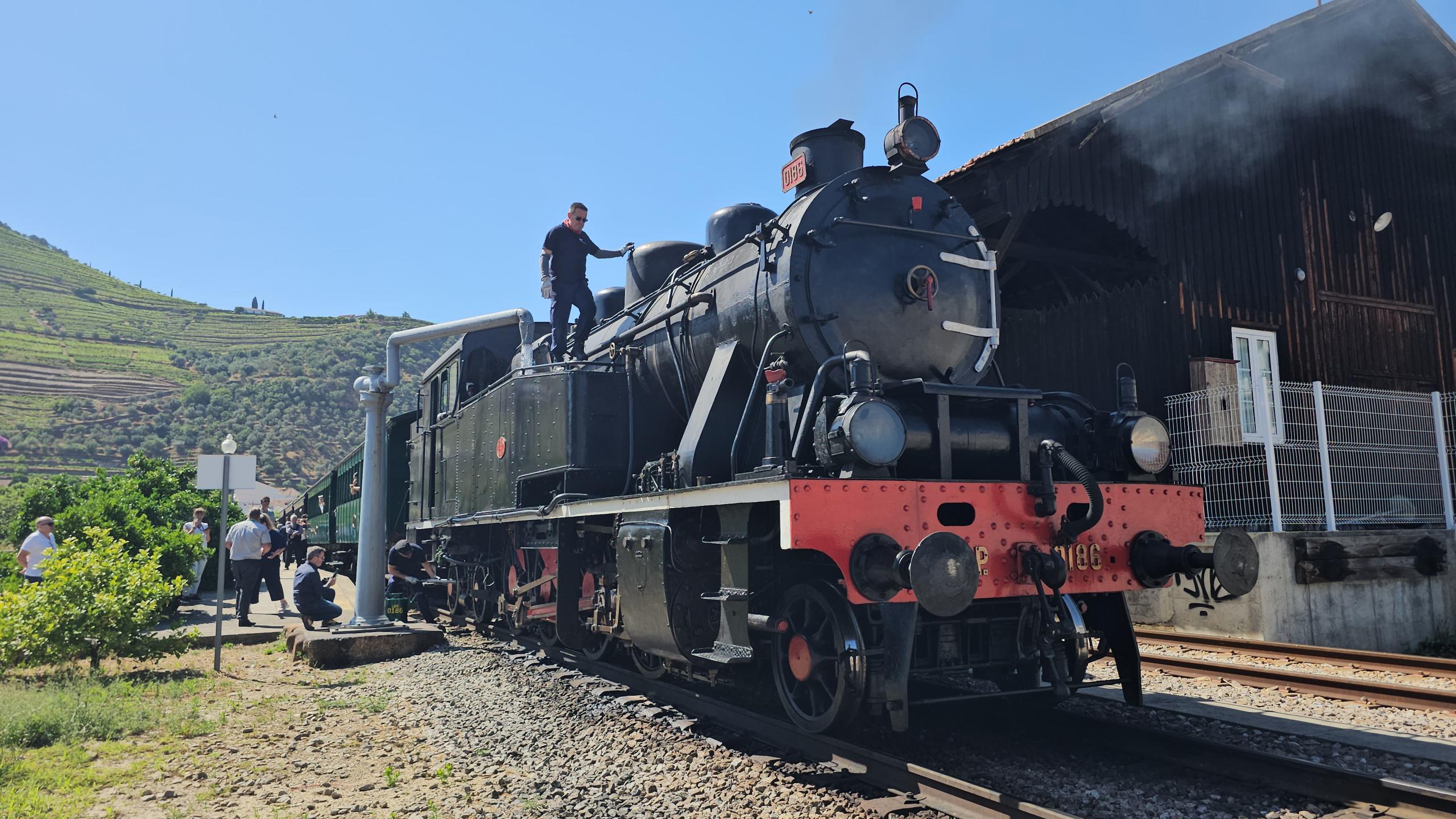 Comboio histórico convida a apreciar o Douro