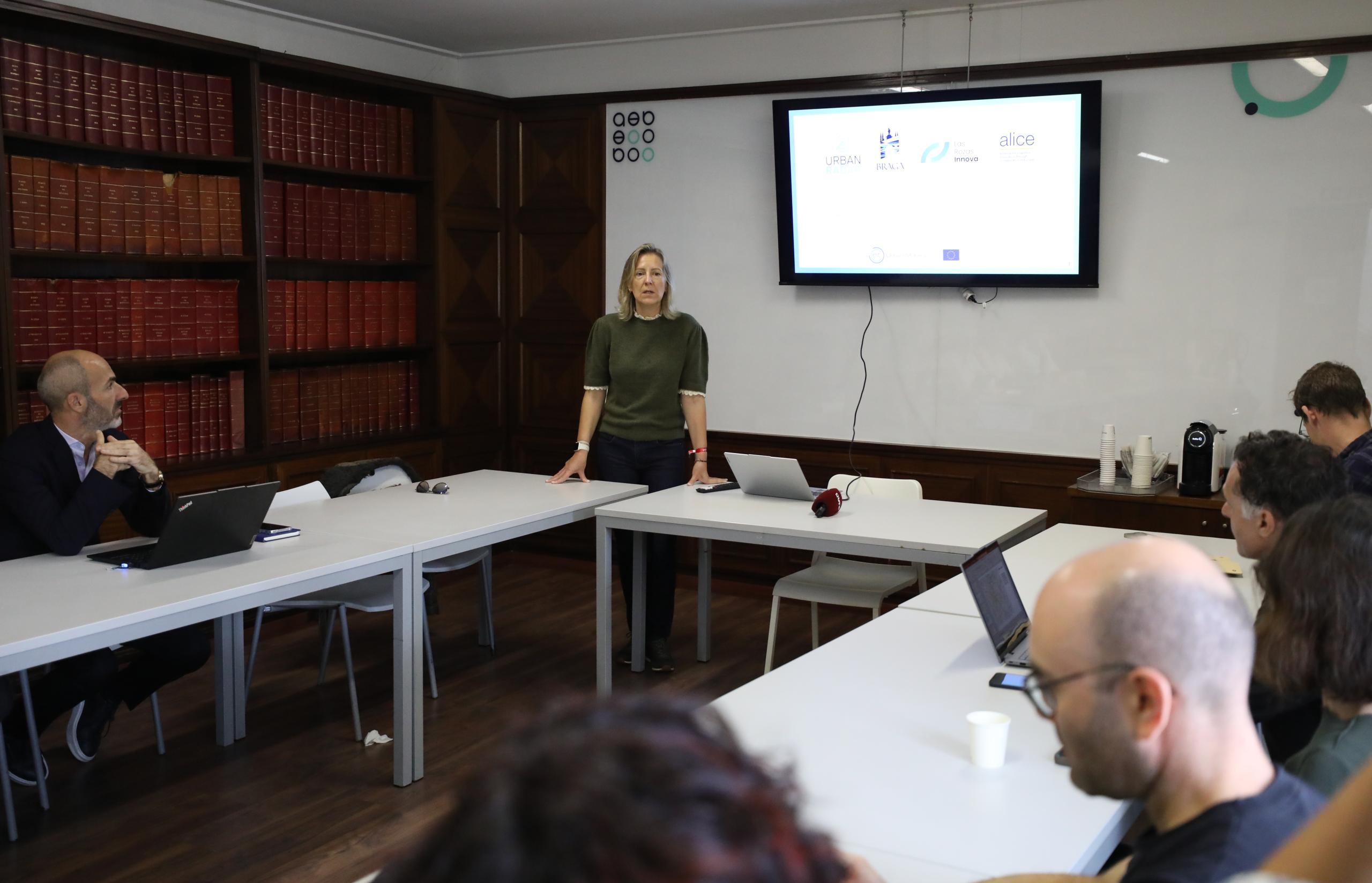 Plataforma vai ajudar a gerir lugares de cargas e descargas no centro de Braga