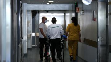 Maioria dos hospitais com tempos de espera em linha com o recomendado