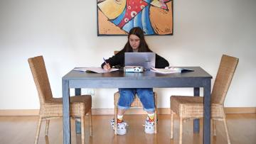 Pais portugueses são dos que mais defendem competências digitais nas escolas - estudo