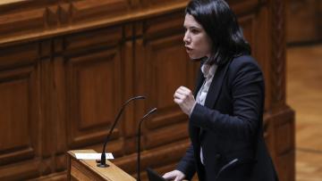 Parlamento chumba projetos de lei para criar crime de assédio sexual e agravar penas