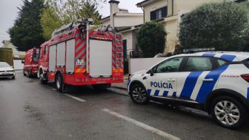 Casal de idosos caido em casa pede ajuda