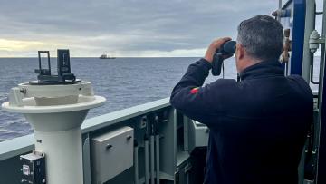 Marinha acompanhou a passagem de dois navios russos em águas portuguesas