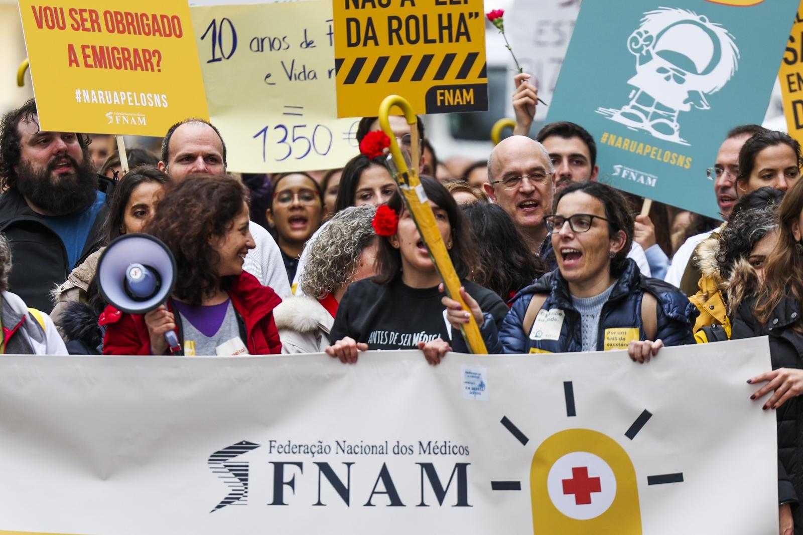 Primeiro dia de greve dos médicos com adesão de 90% a nível nacional