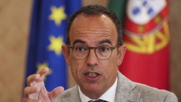 Ministro da Cultura propôs fixar quota de música portuguesa na rádio em 30% até nova lei