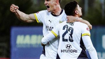 Famalicão vence na visita a Arouca em jogo com três grandes penalidades