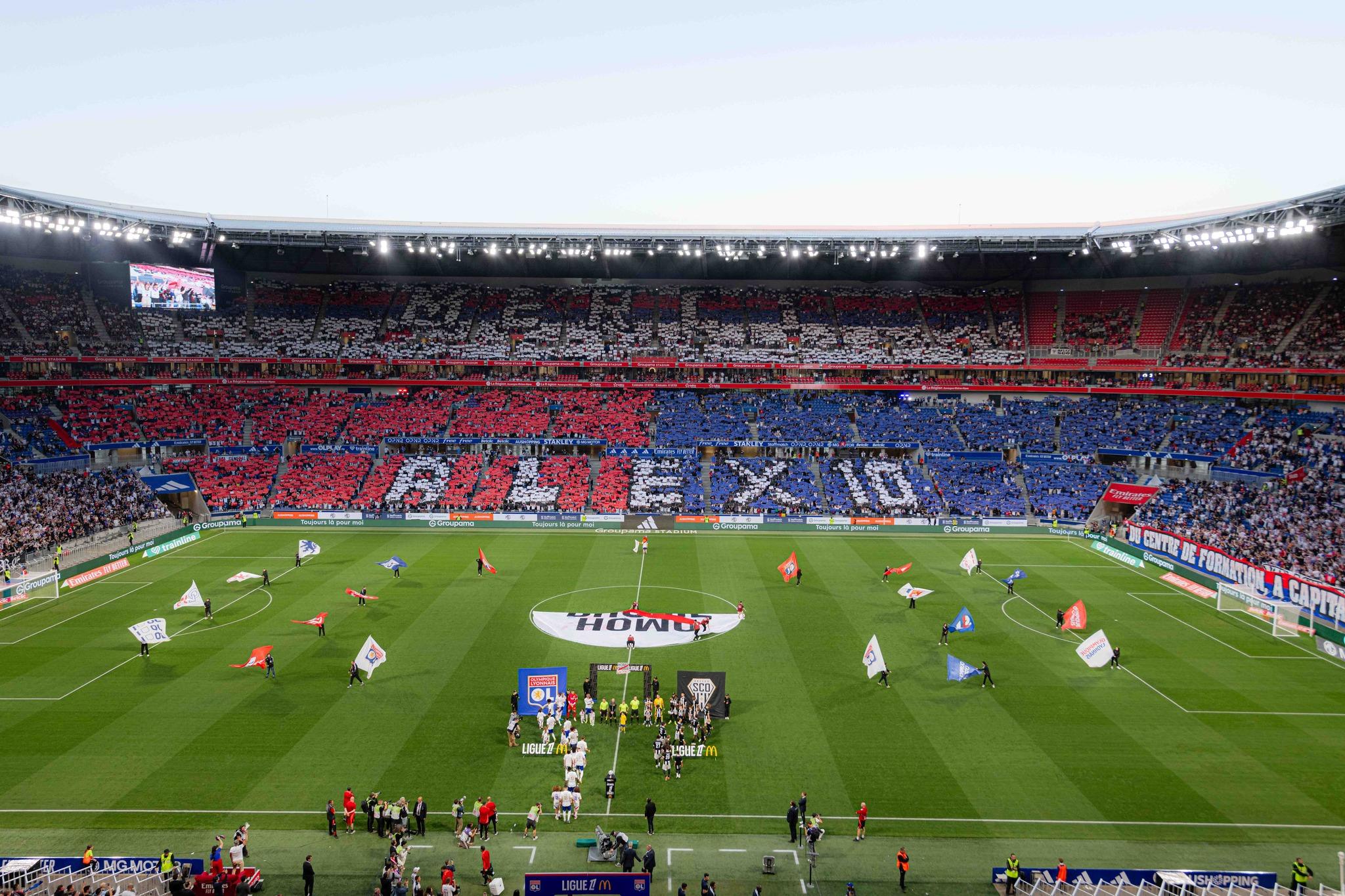 Lyon, de Paulo Fonseca, despromovido à segunda divisão francesa por motivos financeiros