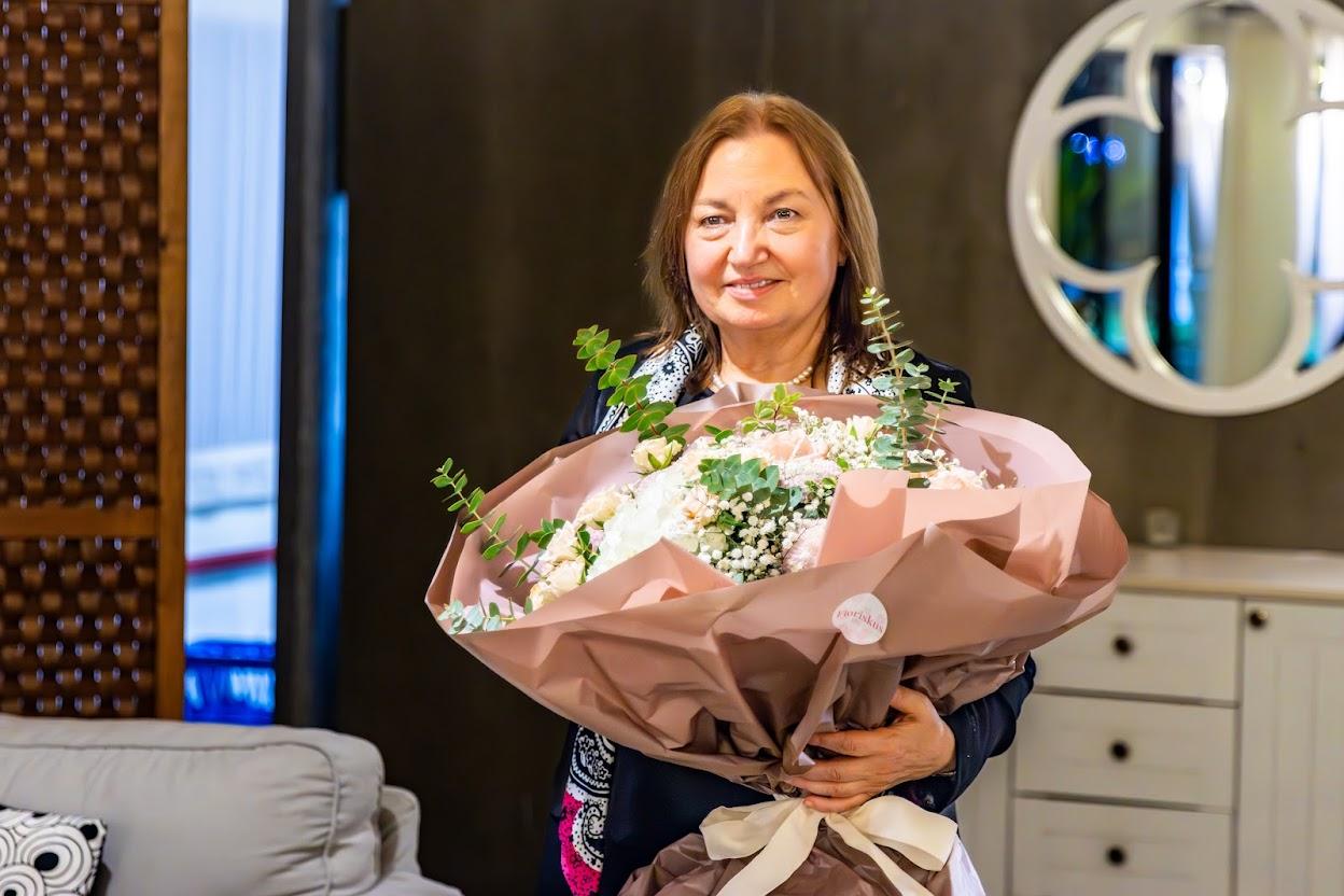 Hortense Santos homenageada por 42 anos na ESCA