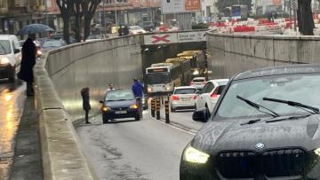 Acidente no Túnel da Av. João XXI provoca o caos no trânsito