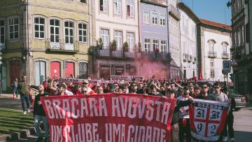 Milhares de adeptos do SC Braga em arruada