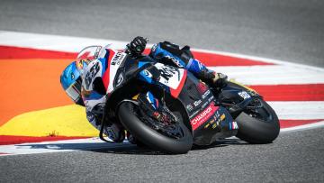 Miguel Oliveira no pódio da primeira corrida de Superbikes no Algarve