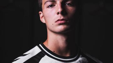 Campeão mundial sub-17 Santiago Verdi renova com Vitória de Guimarães até 2031