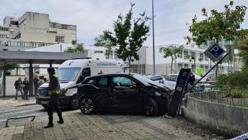 Acidente perto da escola S. Lázaro, em Braga, faz dois feridos graves
