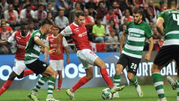Abel Ruiz numa cruzada pelo golo