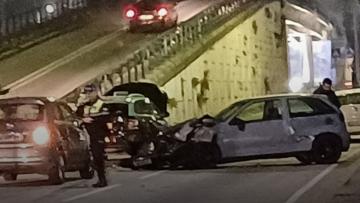 Acidente aparatoso provoca filas enormes ao lado dos Campos da Rodovia