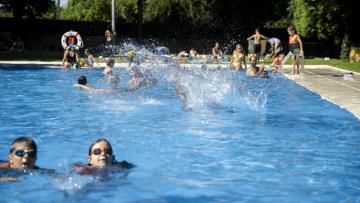 Famalicão com piscinas e cinema gratuitos no Dia Internacional da Juventude