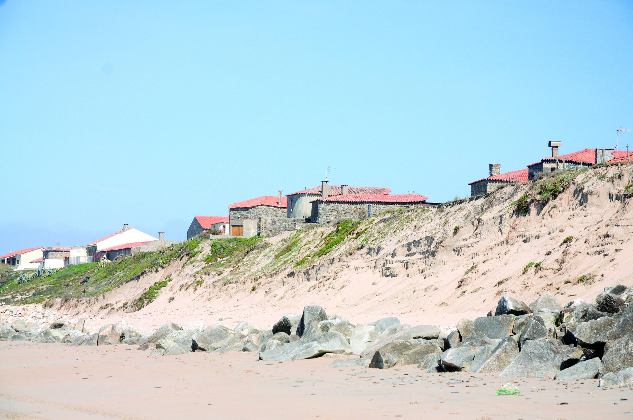 Esposende quer demolir 180 construções na praia de Apúlia contra vontade de moradores
