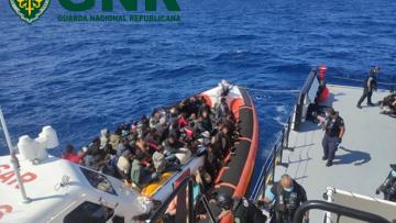 GNR resgatou 151 migrantes ao largo da costa italiana de Crotone