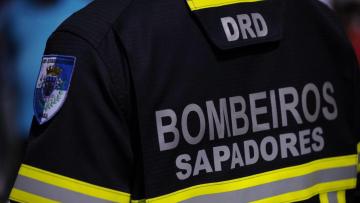 Incêndio numa habitação em Dume destrói zona da cozinha e faz um ferido ligeiro