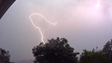 Dez distritos de Portugal continental sob aviso amarelo devido a chuva e trovoada