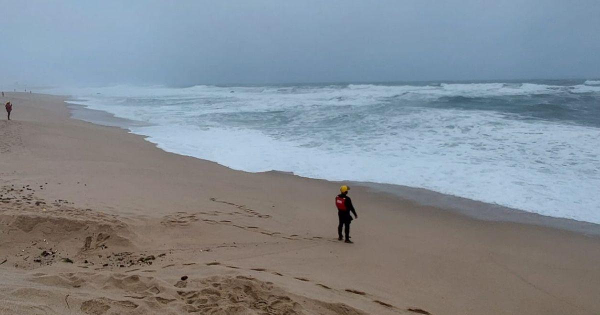 Retomadas buscas para recuperar corpo na praia Verde da Póvoa de Varzim